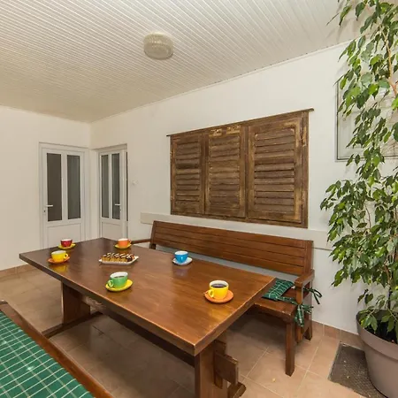 Alen Apartment *