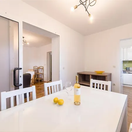 Alen Apartment *
