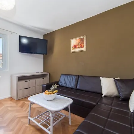 Alen Apartment *