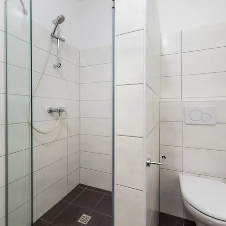 Alen * マカルスカ